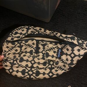 Perfect condition kavu sling bag
